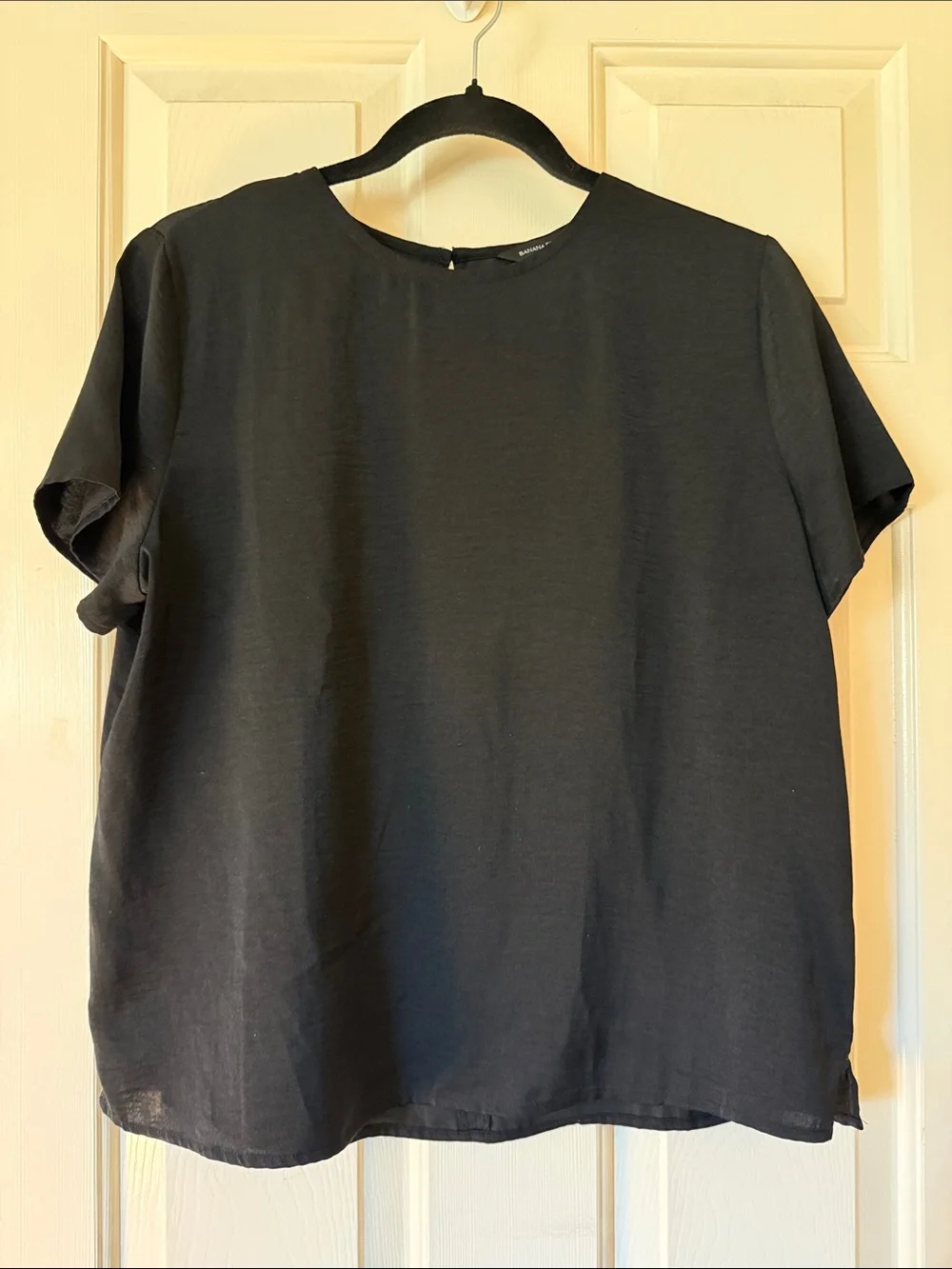 Banana Republic Women's Black Short-Sleeve Round Neck Blouse sz M petite